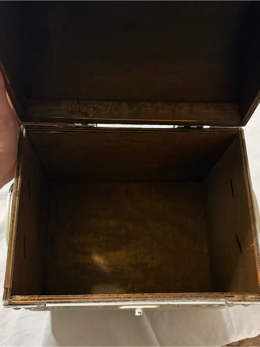 Small storage trunk/box - Picture 3 of 7